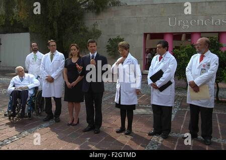 Mexico City, Mexico. 18th Sep, 2015. Mexican President Enrique Pena Nieto (4th R) talks to media after visiting Mexican tourists wounded in Egypt, in Mexico City, capital of Mexico, Sept. 18, 2015. The six Mexican tourists who survived a deadly air raid by Egyptian security forces returned home on Friday. © Francisco Garcia/Notimex/Xinhua/Alamy Live News Stock Photo