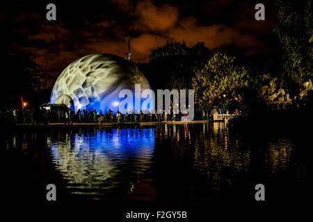 Barcelona, Spain. September 18th, 2015: Nightly atmosphere in the Ciutadella Park during the 'Merce 2015' in Barcelona Credit:  matthi/Alamy Live News Stock Photo