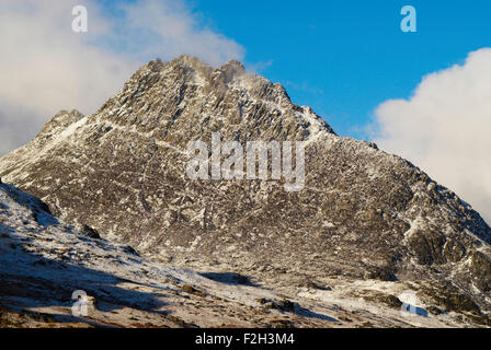 View of Tryfan in the Ogwen Valley in Snowdonia National Park, Wales, UK after a night of snow. Stock Photo