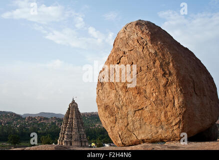 Monolith + 'gopuram'of the Virupaksha temple ( India) Stock Photo