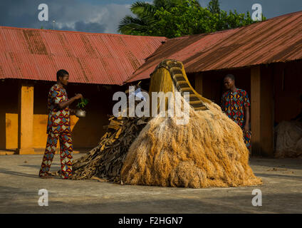 Benin, West Africa, Porto-Novo, zangbeto guardian of the night spirit dance in the royal palace Stock Photo