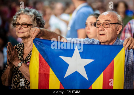 L'Hospitalet, Spain. September 19th, 2015: A supporter holds an 'estelada flag' during the central campaign act of the pro-independence cross-party electoral list 'Junts pel Si' (Together for the yes) in L'Hospitalet de Llobregat Credit:  matthi/Alamy Live News Stock Photo