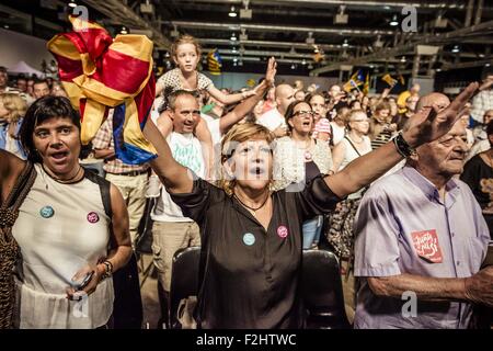 L'Hospitalet De Llobregat, Catalonia, Spain. 19th September, 2015. A supporter shouts slogans at the end of the central campaign act of the pro-independence cross-party electoral list 'Junts pel Si' (Together for the yes) in L'Hospitalet de Llobregat Credit:  Matthias Oesterle/ZUMA Wire/Alamy Live News Stock Photo