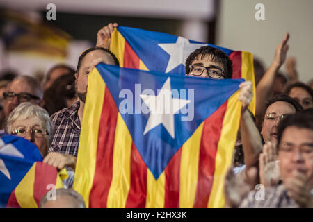 L'Hospitalet De Llobregat, Catalonia, Spain. 19th September, 2015. A supporter holds an 'estelada flag' during the central campaign act of the pro-independence cross-party electoral list 'Junts pel Si' (Together for the yes) in L'Hospitalet de Llobregat Credit:  Matthias Oesterle/ZUMA Wire/Alamy Live News Stock Photo