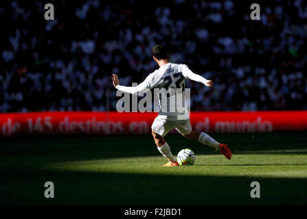 Madrid, Spain. 19th September, 2015.Real Madrid's Spanish midfielder Isco Alarcon during the Spanish League 2015/16 match between Real Madrid and Granada, at Santiago Bernabeu Stadium in Madrid on September 19, 2015. Credit:  Guillermo Martinez/Alamy Live News Stock Photo