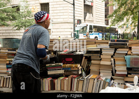 Piles of second hand books for sale near 72nd Street in Manhattan, New York City, New York State, U.S.A. Stock Photo