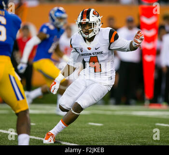 September 19, 2015: Oregon State Beavers safety Justin Strong (4) in action during the NCAA Football game between the Oregon State Beavers and the San Jose State Spartans at Reser Stadium in Corvallis, OR. Oregon State leads San Jose State 35-21 in the 4th quarter. Damon Tarver/Cal Sport Media Stock Photo