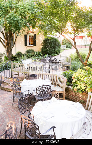 Mary's at Falls Cottage restaurant outdoor dining along Main Street in downtown Greenville, South Carolina. Stock Photo