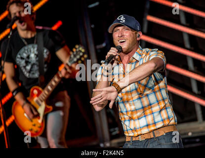 Clarkston, Michigan, USA. 18th Sep, 2015. COLE SWINDELL performing on JASON ALDEAN's 2015 Burn It Down Tour at DTE Energy Music Theatre in Clarkston, MI on September 18th 2015 © Marc Nader/ZUMA Wire/Alamy Live News Stock Photo