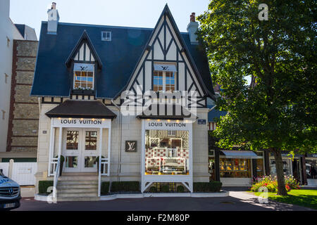 Louis Vuitton luxury shopping store in the French town of Deauville,  Calvados, Normandy, France Stock Photo - Alamy