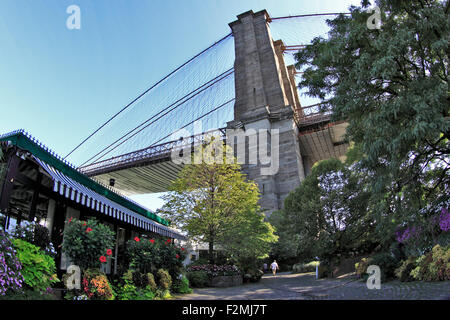 The River Cafe under the Brooklyn Bridge in the DUMBO district of Brooklyn Stock Photo