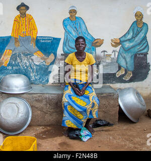 Benin, West Africa, Savalou, a priestess from the voodoo covent of the royal palace in front of a painted wall Stock Photo