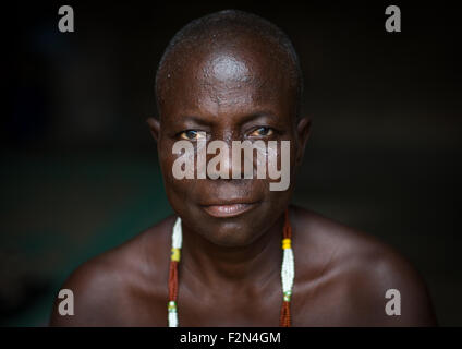 Benin, West Africa, Savalou, a priestess from the voodoo covent of the royal palace Stock Photo