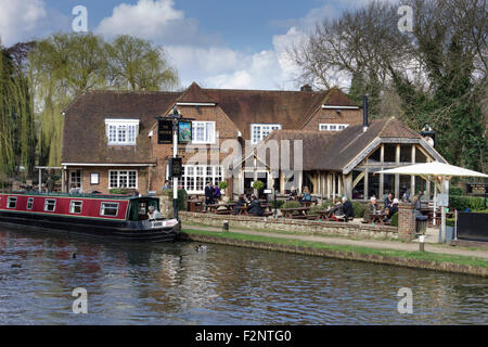 The Anchor, Pub Restaurant, in Pyrford Lock, Wisley, Surrey, UK Stock Photo