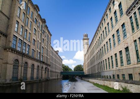 Salts Mill in Saltaire, Bradford, West Yorkshire, England.  Ian Hinchliffe / Alamy Stock Photo