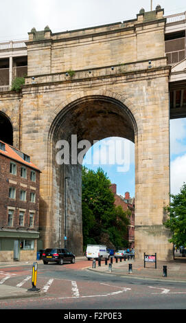 Archway carrying the High Level bridge across the Close, Newcastle upon Tyne, Tyne and Wear, England, UK Stock Photo