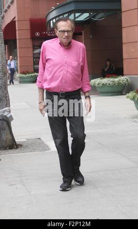 Larry King goes shopping in Beverly Hills in a pink shirt, jeans and Nike sneakers  Featuring: Larry King Where: Los Angeles, California, United States When: 21 Jul 2015 Stock Photo