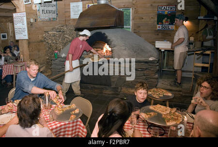 American Flatbread restaurant offers a popular new twist to pizza preparation in Waitsfield, Vermont, USA Stock Photo