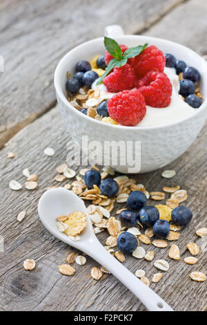 Muesli with yoghurt and fresh berries Stock Photo - Alamy