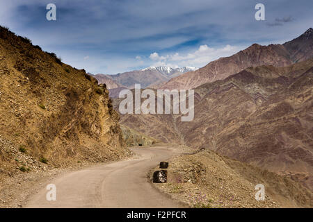 India, Jammu & Kashmir, Ladakh, old high altitude Lamayaru to Khalsi road diversion from Kargil to Leh Highway Stock Photo