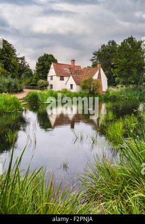 Willy Lott’s Cottage at Flatford Mill, featured in Constable’s painting 'The Hay Wain', East Bergholt, Dedham Vale, Essex, UK Stock Photo