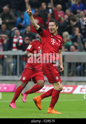 Munich, Germany. 22nd Sep, 2015. Bayern's Robert Lewandowski (front) shoots during the German Bundesliga soccer match between FC Bayern Munich and VfL Wolfsburg at the Allianz Arena stadium in Munich, Germany, Sept. 22, 2015. Lewandowski made Bundesliga history on Tuesday after scoring five goals in the space of nine minutes as Bayern Munich rout Wolfsburg 5-1. © Philippe Ruiz/Xinhua/Alamy Live News Stock Photo