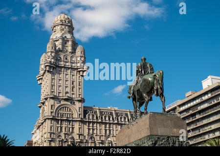 Montevideo Plaza de la Independencia with national hero Artigas statue Stock Photo