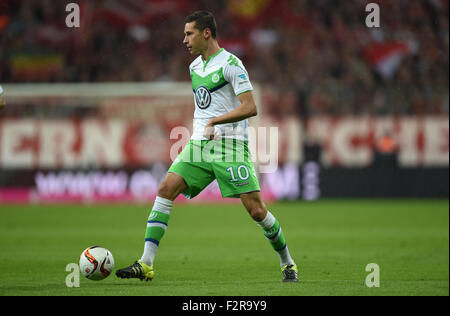 Munich, Germany. 22nd Sep, 2015. Wolfsburg's Julian Draxler in action during the German Bundesliga soccer match between FC Bayern Munich and VfL Wolfsburg at Allianz Arena in Munich, Germany, 22 September 2015. Photo: ANDREAS GEBERT/dpa/Alamy Live News Stock Photo