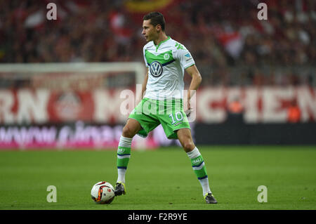 Munich, Germany. 22nd Sep, 2015. Wolfsburg's Julian Draxler in action during the German Bundesliga soccer match between FC Bayern Munich and VfL Wolfsburg at Allianz Arena in Munich, Germany, 22 September 2015. Photo: ANDREAS GEBERT/dpa/Alamy Live News Stock Photo