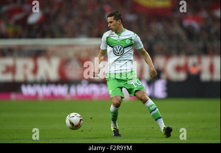 Munich, Germany. 22nd Sep, 2015. Wolfsburg's Julian Draxler in action during the German Bundesliga soccer match between FC Bayern Munich and VfL Wolfsburg at Allianz Arena in Munich, Germany, 22 September 2015. Photo: ANDREAS GEBERT/dpa/Alamy Live News Stock Photo