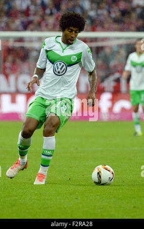 Munich, Germany. 22nd Sep, 2015. Wolfsburg's Dante in action during the German Bundesliga soccer match between FC Bayern Munich and VfL Wolfsburg at Allianz Arena in Munich, Germany, 22 September 2015. Photo: ANGELIKA WARMUTH/dpa/Alamy Live News Stock Photo