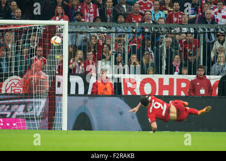 Munich, Germany. 22nd Sep, 2015. German Soccer Bundesliga, FC Bayern Munich vs VfL Wolfsburg 5-1 on 22 September 2015 in Munich, Germany. Robert Lewandowski (No. 9, FC Bayern Munich) scores. Photo: ANGELIKA WARMUTH/dpa/Alamy Live News  Stock Photo