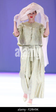 Chongqing. 22nd Sep, 2015. A model displays a creation by an Italian designer at the opening show of Chongqing International Fashion Week in southwest China's Chongqing Municipality, Sept. 22, 2015. Twenty-eight designers from 8 countries and 23 brands will show their collections in the 6-day event. © Chen Jianli/Xinhua/Alamy Live News Stock Photo