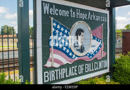 Hope Arkansas boyhood home of President Bill Clinton sign to commemorate his hometown Stock Photo