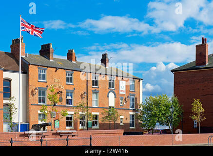 The Minerva pub, Nelson Street, Kingston upon Hull, East Riding of Yorkshire, England UK Stock Photo