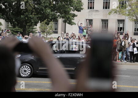 Washington, DC, USA. 24th Sep, 2015. People wave at Pope Francis as he departs the U.S. Capitol Building, Washington, DC, Sept. 24, 2015.The pope, 78, spoke to a joint session of the U.S. Congress, the first time for a pope. Credit:  Bill Putnam/ZUMA Wire/Alamy Live News Stock Photo