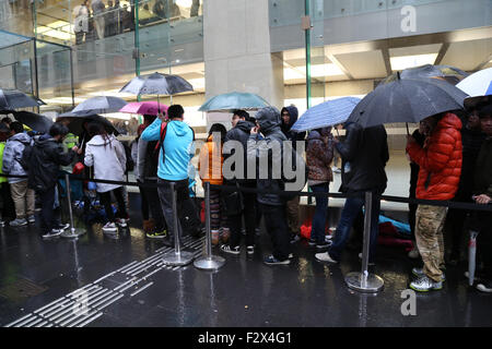 Sydney, Australia. 25 September 2015. Lindsay Handmer (representing mysparetech.com) is the first person to have pre-ordered and purchased the new iPhone 6S to be auctioned for charity. There was a long queue for the iPhone 6S outside the Sydney Apple store, one day ahead of its release. Credit:  Richard Milnes/Alamy Live News Stock Photo