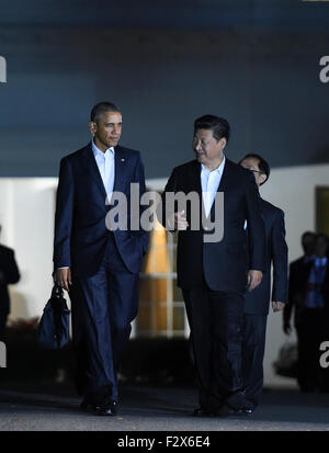 Washington, USA. 24th Sep, 2015. Chinese President Xi Jinping (R) and his U.S. counterpart Barack Obama walk to a private dinner near the White House in Washington, DC, capital of the United States, Sept. 24, 2015. Credit:  Li Xueren/Xinhua/Alamy Live News Stock Photo