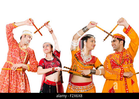 4 indian Rajasthani and Gujrati couple Navaratri Dandiya dance Stock Photo