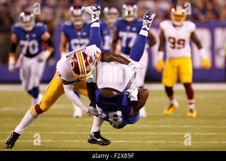 New York Giants safety Trenton Thompson (39) greets New England