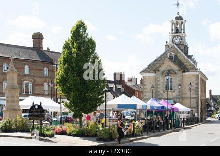 War Memorial and Georgian Town Hall, Market Place, Brackley, Northamptonshire, England, United Kingdom Stock Photo