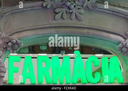 Spanish Phamacy Farmacia neon sign in Barcelona Stock Photo