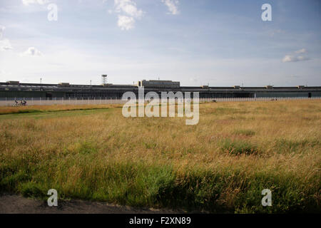 Impressionen: Tempelhofer Feld auf dem Gelaende des frueheren Flughafen Tempelhof, Berlin-Tempelhof. Stock Photo