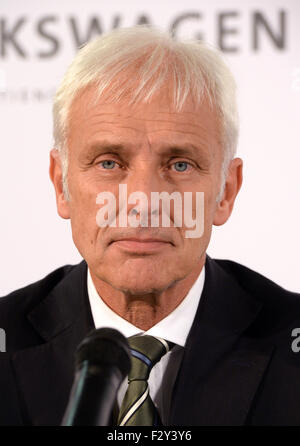 Wolfsburg, Germany. 25th Sep, 2015. Matthias Mueller, the new chief executive of Volkswagen AG, holds a press conference at the VW factory in in Wolfsburg, Germany, 25 September 2015. PHOTO: JULIAN STRATENSCHULTE/DPA/Alamy Live News Stock Photo