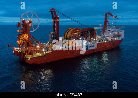 MV Lewek Express, A Norwegian pipe and cable laying vessel Stock Photo ...