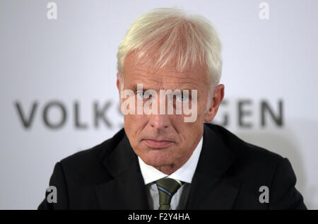 Wolfsburg, Germany. 25th Sep, 2015. Matthias Mueller, the new chief executive of Volkswagen AG, holds a press conference at the VW factory in in Wolfsburg, Germany, 25 September 2015. PHOTO: RAINER JENSEN/DPA/Alamy Live News Stock Photo