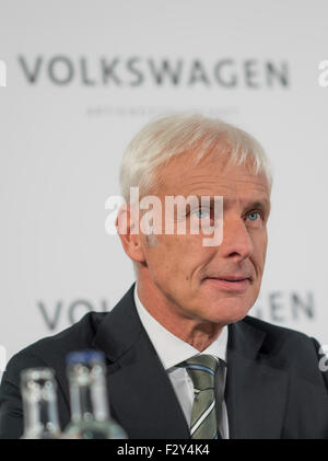 Wolfsburg, Germany. 25th Sep, 2015. Matthias Mueller, the new chief executive of Volkswagen AG, holds a press conference at the VW factory in in Wolfsburg, Germany, 25 September 2015. PHOTO: OLE SPATA/dpa/Alamy Live News Stock Photo