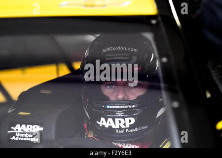 Loudon, NH USA. 25th Sep, 2015. Sprint Cup Series driver Jeff Gordon (24) sits in his car before a practice session as he prepares for the NASCAR Sprint Cup Series Sylvania 300 race at the New Hampshire Motor Speedway, in Loudon, New Hampshire. Eric Canha/CSM/Alamy Live News Stock Photo