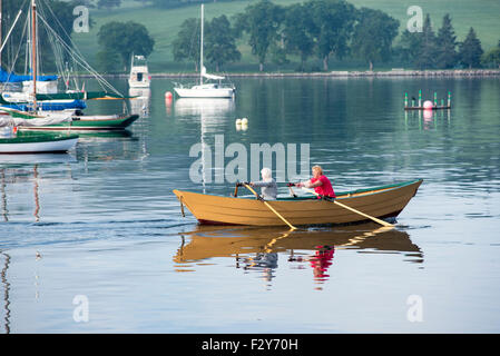 women in dory Stock Photo