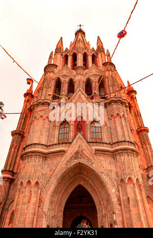 Facade Parroquia Christmas Archangel church San Miguel de Allende, Mexico. Parroquia created in 1600s and facade created in 188 Stock Photo